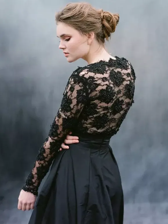 Gothic Wedding Dresses A-Line Long Sleeves Lace Lace Court Train Bridal Dress