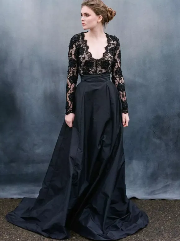 Gothic Wedding Dresses A-Line Long Sleeves Lace Lace Court Train Bridal Dress