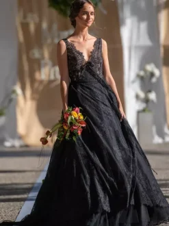 Gothic Wedding Dresses Lace A-Line Sleeveless Floor-Length Bridal Dress Free Customization