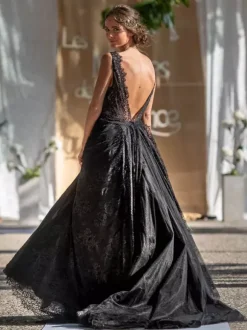 Gothic Wedding Dresses Lace A-Line Sleeveless Floor-Length Bridal Dress Free Customization