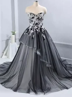 Gothic Wedding Dresses Lace A-Line Short Sleeves With Train Bridal Dress Free Customization