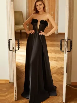 Gothic Wedding Dresses 2026 Lace A-Line Sleeveless With Train Bridal Dress Free Customization