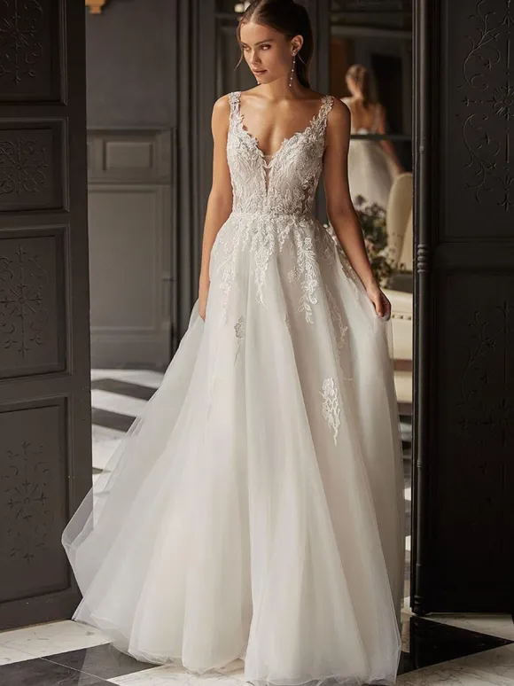 Gothic Wedding Dresses Lace A-Line Sleeveless Natural Waist Lace Sweep Bridal Gown