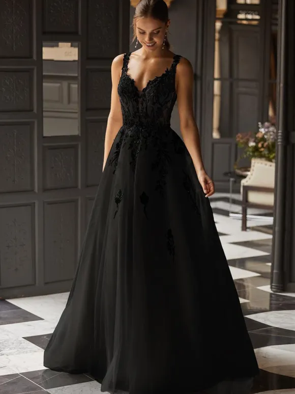 Gothic Wedding Dresses Lace A-Line Sleeveless Natural Waist Lace Sweep Bridal Gown