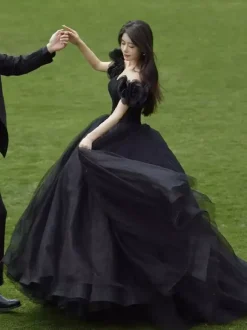 Gothic Wedding Dresses Princess Silhouette Sleeveless Flowers Tulle Floor-Length Bridal Gown