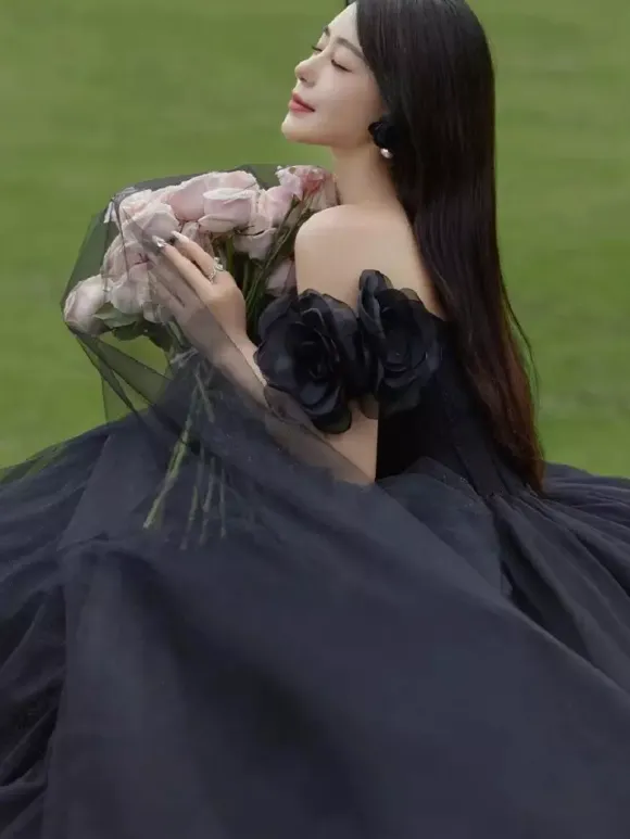Gothic Wedding Dresses Princess Silhouette Sleeveless Flowers Tulle Floor-Length Bridal Gown