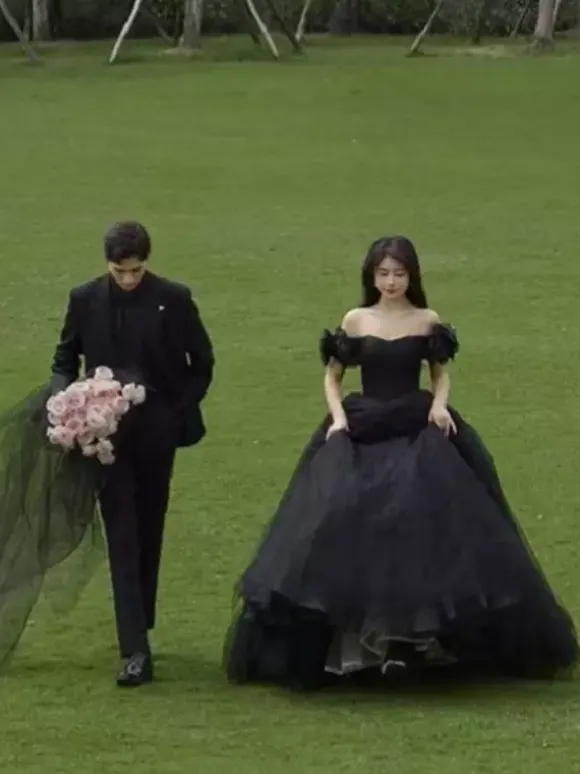 Gothic Wedding Dresses Princess Silhouette Sleeveless Flowers Tulle Floor-Length Bridal Gown
