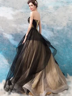 Gothic Wedding Dresses Princess Silhouette Sleeveless Pleated Tulle Sweep Bridal Dress