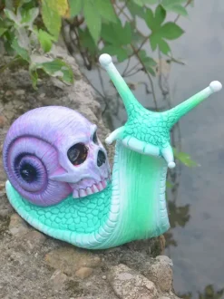 Halloween Decoration Gothic Snail Skull Sculpture Bone Art Resin Statue