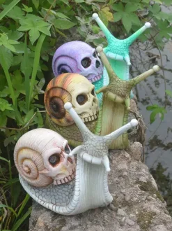 Halloween Decoration Gothic Snail Skull Sculpture Bone Art Resin Statue