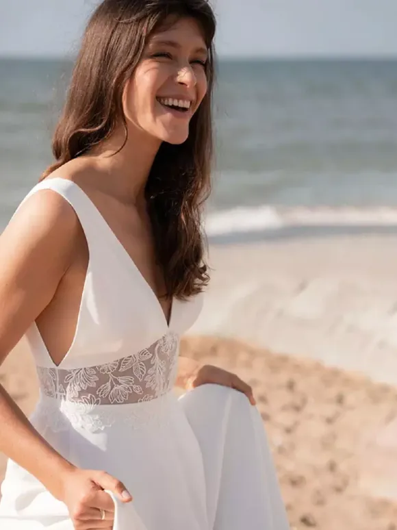 Ivory Boho Wedding Dress Lace A-Line Sweep Raised Waist Sleeveless V-Neck Bridal Dress