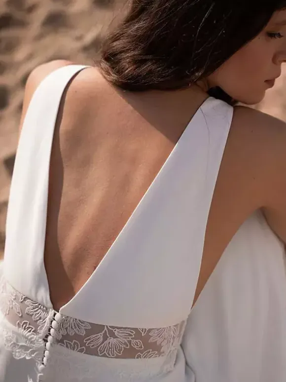 Ivory Boho Wedding Dress Lace A-Line Sweep Raised Waist Sleeveless V-Neck Bridal Dress