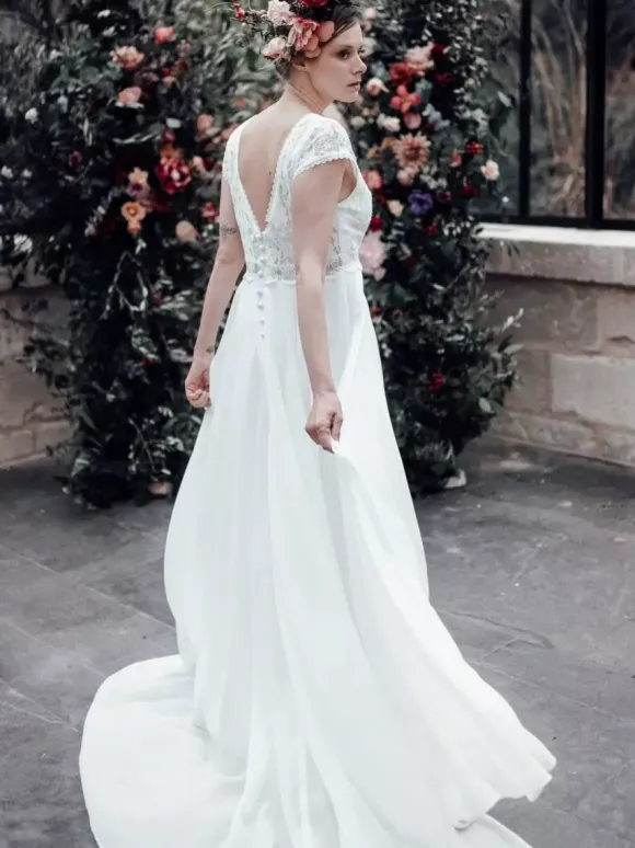 Ivory Boho Wedding Dress Lace A-Line Backless Short Sleeves V-Neck Bridal Dress With Train Free Customization