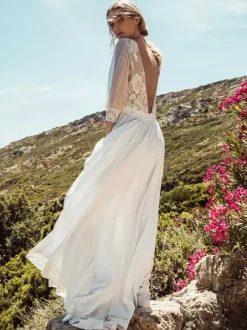 Ivory Boho Wedding Dress Lace A-Line With Train Backless 3/4 Length Sleeves V-Neck Bridal Dresses