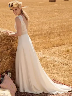 Ivory Boho Wedding Dress Lace Lace A-Line With Train Backless Sleeveless V-Neck Bridal Dresses Free Customization