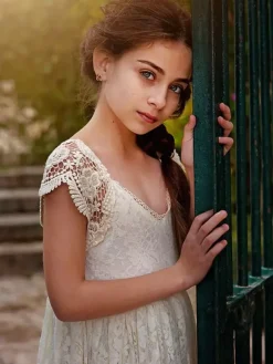 Ivory Flower Girl Dresses Jewel Neck Lace Short Sleeves Floor-Length A-Line Lace Kids Social Party Dresses