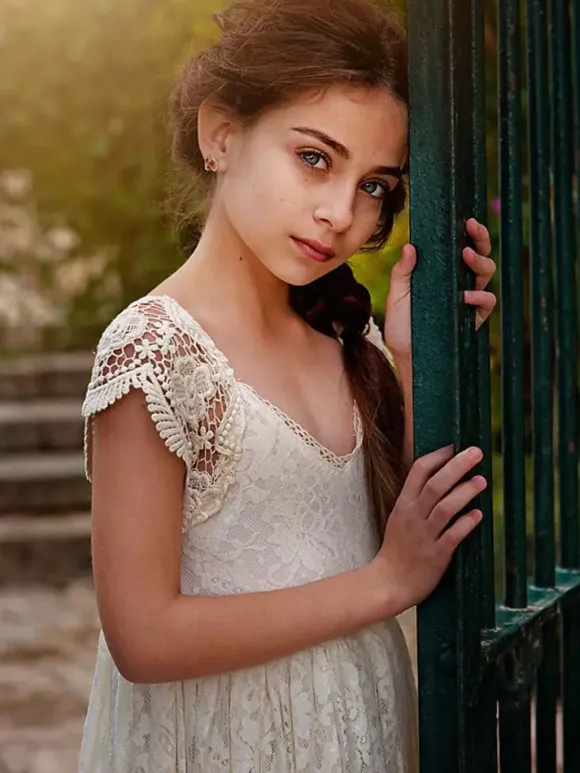 Ivory Flower Girl Dresses Jewel Neck Lace Short Sleeves Floor-Length A-Line Lace Kids Social Party Dresses