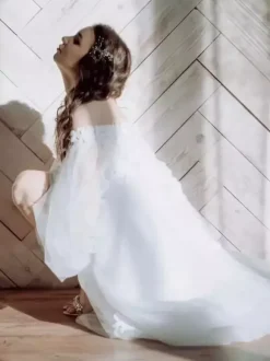 Ivory Simple Lace Wedding Dress With Train A-Line Off-The-Shoulder Long Sleeves Backless Bridal Gowns Free Customization