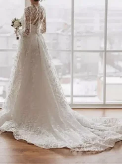 Ivory Simple Lace Wedding Dress With Train Jewel Neck Long Sleeves A-Line Bridal Dresses Free Customization