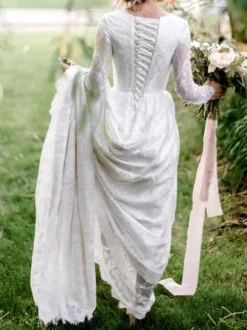 Ivory Simple Lace Wedding Dress With Train A-Line Jewel Neck Lace Up Long Sleeves Bridal Gowns Free Customization