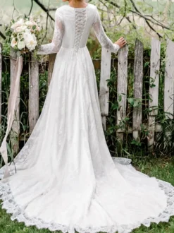 Ivory Simple Lace Wedding Dress With Train A-Line Jewel Neck Lace Up Long Sleeves Bridal Gowns Free Customization