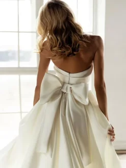 Ivory Simple Mermaid Wedding Dress Satin Fabric Strapless Sleeveless Backless Bows Bridal Gowns Free Customization