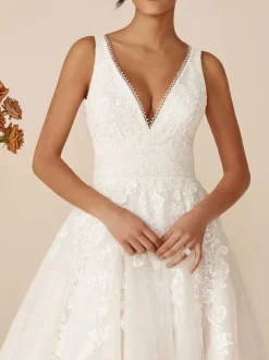 Ivory Simple Wedding Dress With Train V-Neck Sleeveless Backless Lace A-Line Bridal Gowns Free Customization
