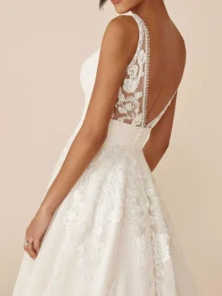 Ivory Simple Wedding Dress With Train V-Neck Sleeveless Backless Lace A-Line Bridal Gowns Free Customization