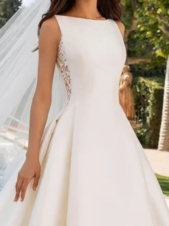 Ivory Wedding Dresses A-Line With Chapel Train Sleeveless Lace High Collar Bridal Gowns Free Customization