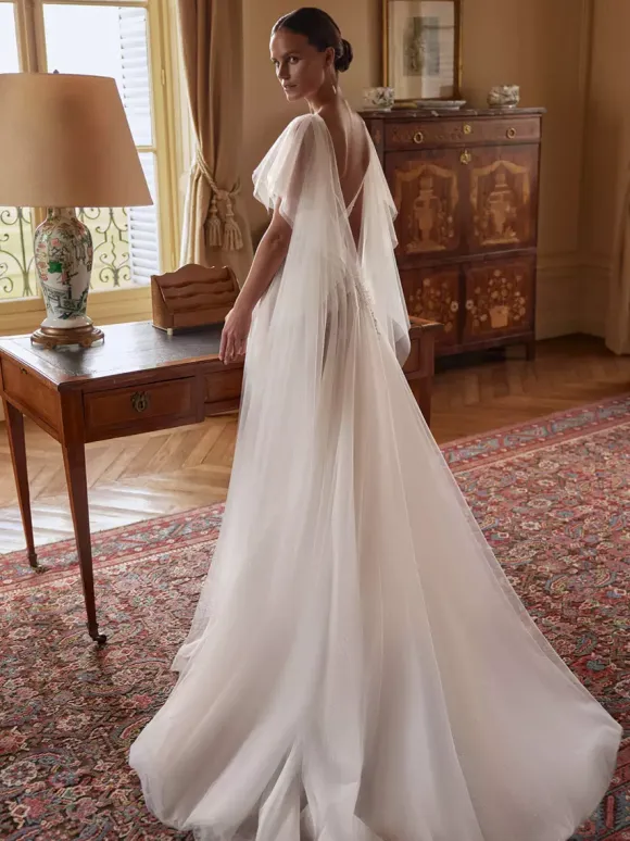 Lace Wedding Dress With Removable Sleeves A-Line Lace V-Neck Bridal Gowns