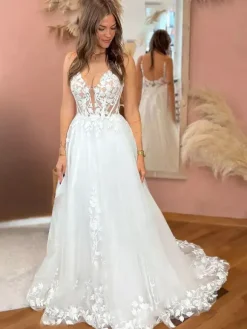Lace Wedding Dress With Train A-Line Sleeveless Tulle V-Neck Bridal Gowns