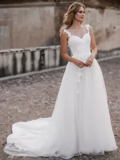 Lace Wedding Dress With Train A-Line Sleeveless Lace Sweetheart Neck Bridal Gowns