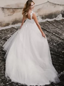 Lace Wedding Dress With Train A-Line Sleeveless Lace Sweetheart Neck Bridal Gowns