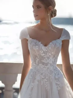 Lace Wedding Dress With Train A-Line Short Sleeves Lace Sweetheart Neck Bridal Gowns