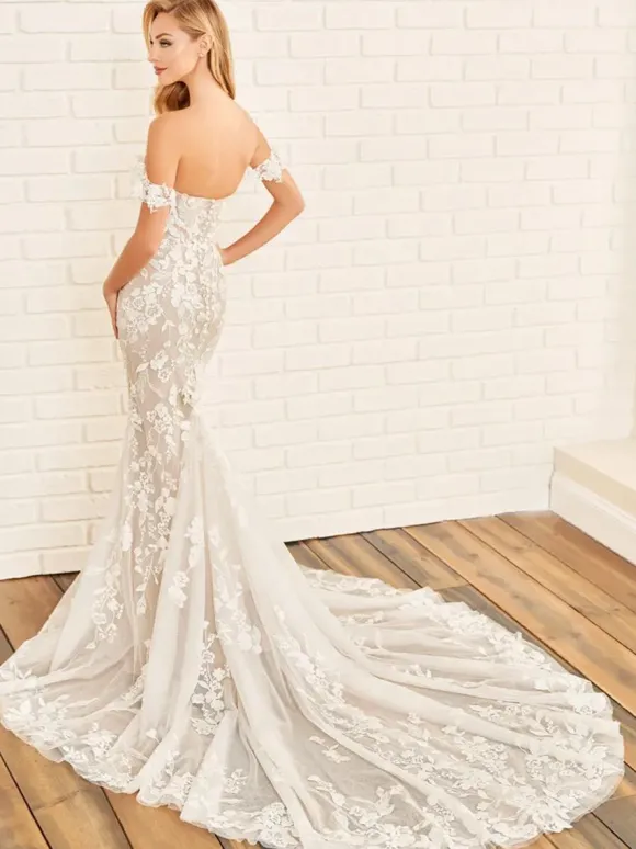 Lace Wedding Dress Court Train Mermaid Sleeveless Lace Sweetheart Neck Bridal Gowns
