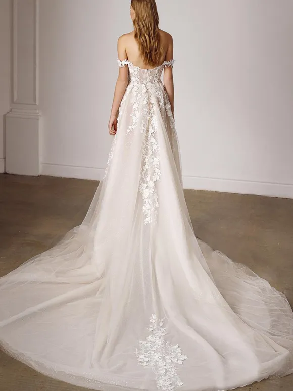 Lace Wedding Dress With Train A-Line Sleeveless Lace Sweetheart Neck Bridal Gowns
