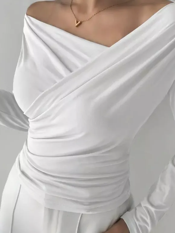 Long Sleeves Tees Black Asymmetrical Neck Polyester Tee Shirt For Women
