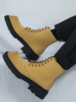 Mens Dress Boots Square-Toe Chunky Sole Lace-Up Boots In Pale Yellow