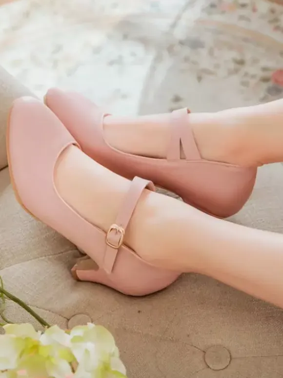 Mid-Low Heels For Woman Classic Round Toe Puppy Heel Strap Adjustable Glamorous Buckle White Pumps & Heels Vintage Shoes