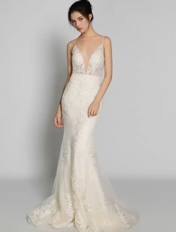 Nude Beach Wedding Dresses Sleeveless V-Neck Lace Bridal Dresses Free Customization