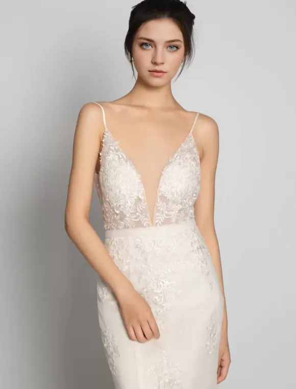 Nude Beach Wedding Dresses Sleeveless V-Neck Lace Bridal Dresses Free Customization