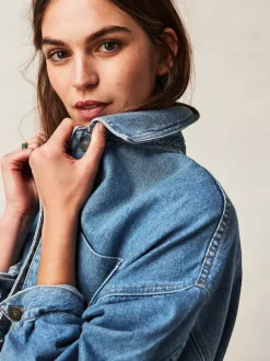 Oversized Denim Jacket For Women - Medium Wash Boyfriend Fit Side Slit Trucker Coat - Spring Daily Streetwear 2026