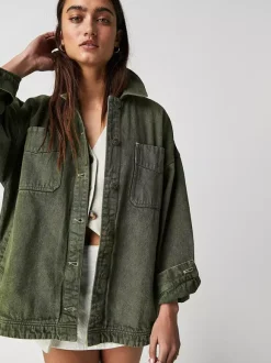Oversized Denim Jacket For Women - Medium Wash Boyfriend Fit Side Slit Trucker Coat - Spring Daily Streetwear 2026