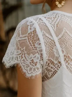 3-piece Wedding Dress Lace Jewel Neck A-Line Sweep Zipper Short Sleeves