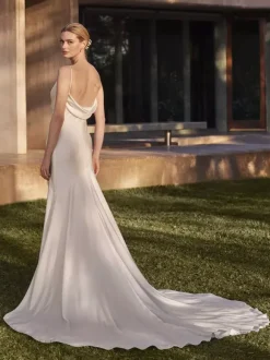 2-pieces Wedding Dress Designed Neckline Long Sleeves Natural Waist With Train Bridal Gowns