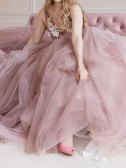Pink Wedding Dresses A-Line V-Neck Sleeveless Backless Lace With Train Bridal Gown Free Customization