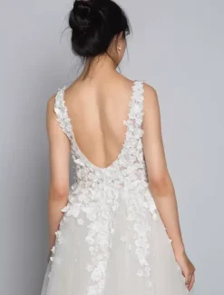 Plus Size Wedding Dresses 2026 Tulle Deep V Neck A Line Sleeveless Multilayer Tulle Lace Applique Classic Bridal Gowns With Train