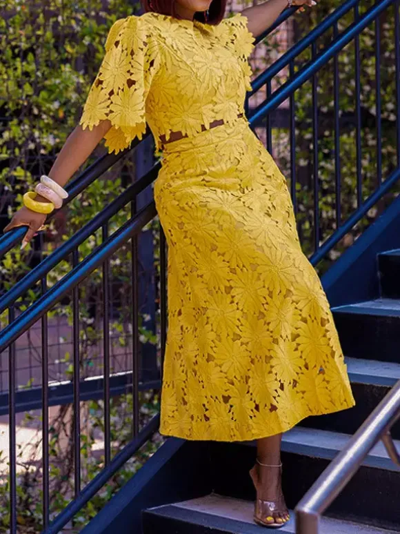 Romantic Yellow Cutout Flower Two Piece Gown For Parties