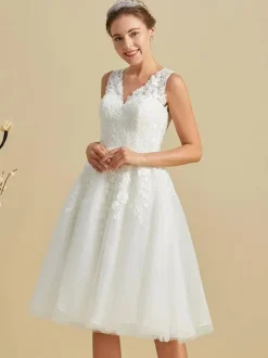 Short Wedding Dress Knee-Length V-Neck Sleeveless A-Line Natural Waist Lace Bridal Dresses