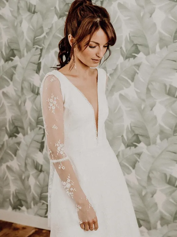 Short Wedding Dress Short V-Neck Long Sleeves A-Line Natural Waist Lace Bridal Dresses